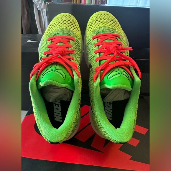 kobe x elite grinch